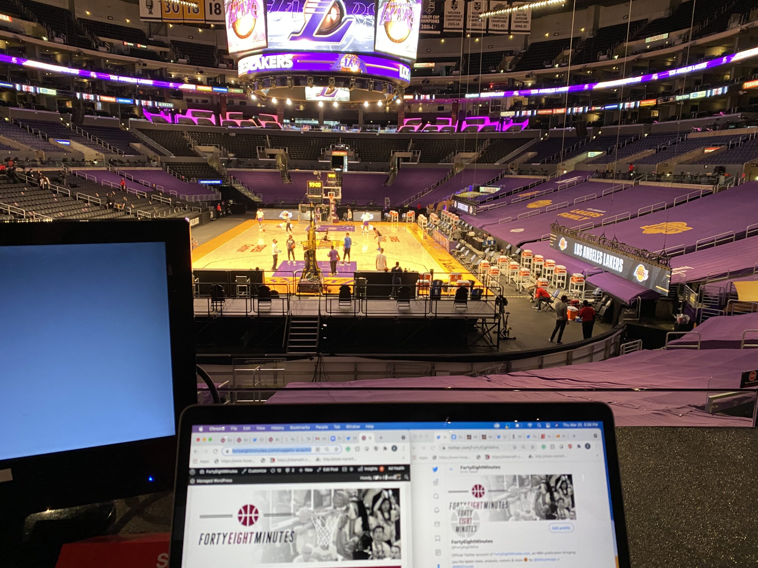 lakers game at crypto