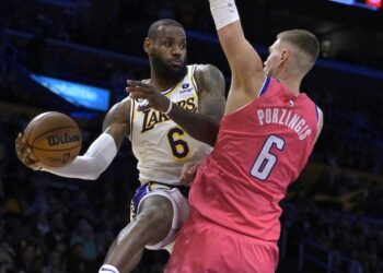 Key Points: LeBron James Scores 33, Leads Lakers Past Wizards in Los Angeles