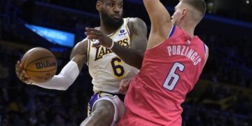 Key Points: LeBron James Scores 33, Leads Lakers Past Wizards in Los Angeles