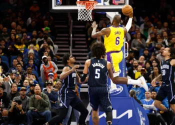 Key Points: LeBron James Drops 28, Leads Lakers Past Magic to Snap Four-Game Losing Streak