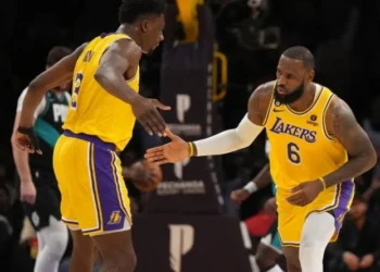 Key Points: James, Davis Lead Lakers Past Trail Blazers in Los Angeles