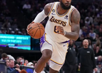 Key Points: LeBron James Scores 37, Leads Lakers Past Kings in Sacramento