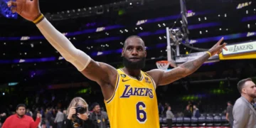 Key Points: LeBron James Scores 48, Leads Lakers Past Rockets in Los Angeles