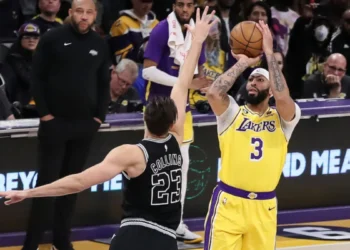 Key Points: Anthony Davis Returns From Injury, Leads Lakers Past Spurs in Los Angeles