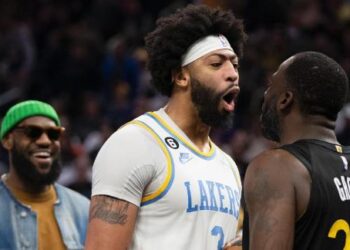 Key Points: New-Look Lakers Minus LeBron Defeat Warriors in San Francisco