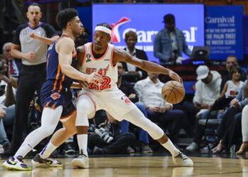 Key Points: Jimmy Butler Scores 35, Leads Heat Past Knicks in Miami