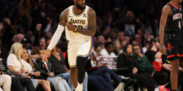Key Points: LeBron James Scores 37, Leads Lakers Past Rockets