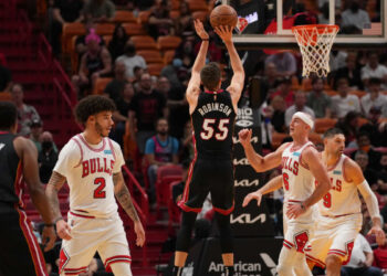 Key Points: Adebayo, Robinson Lead the Charge, Propel Heat Past Bulls in Chicago