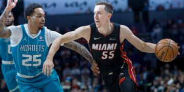 Key Points: Duncan Robinson Scores 24, Leads Heat Past Hornets in Charlotte