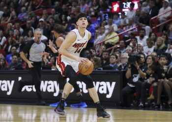 Key Points: Tyler Herro, Duncan Robinson Have Big Nights, Lead Heat Past Hawks in Miami